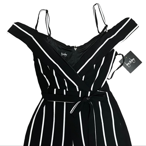 NWT By & By Wide Leg Capri Romper Size 1 Juniors Jumpsuit Striped Black White XS - Picture 5 of 12